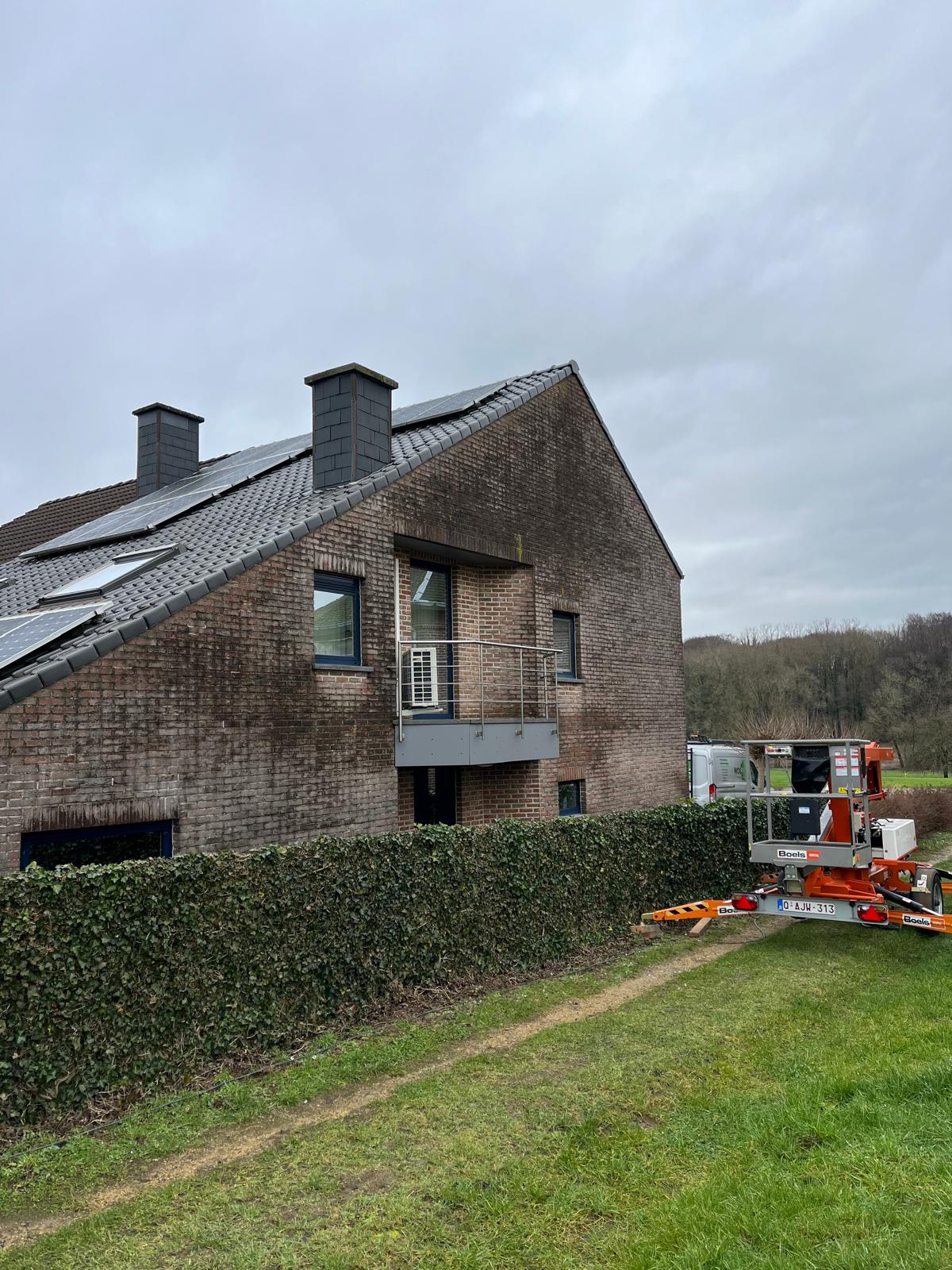 Gevelreiniging met stoom in Meerbeke