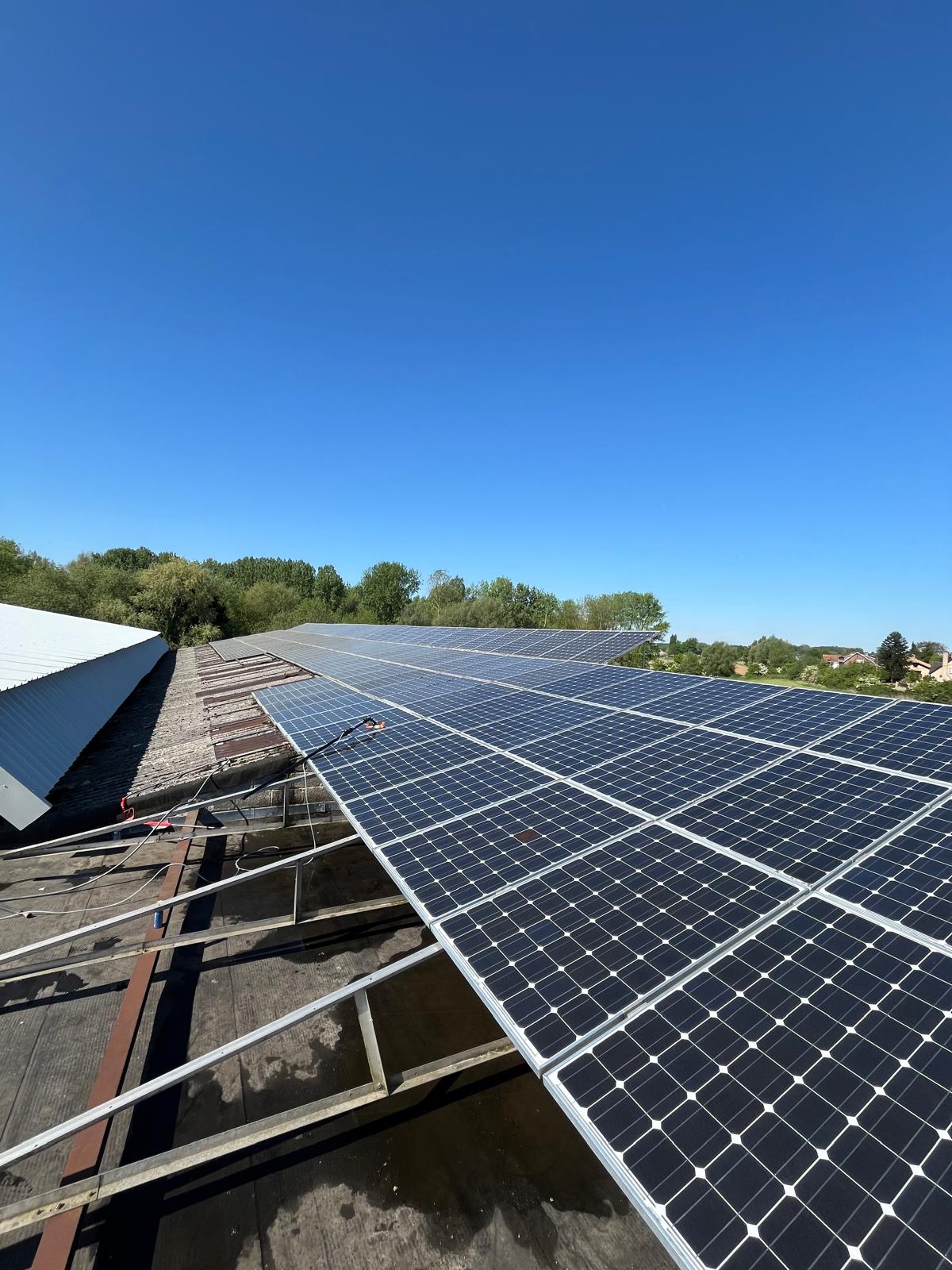 Zonnepanelen reinigen bij ’t Neerhof